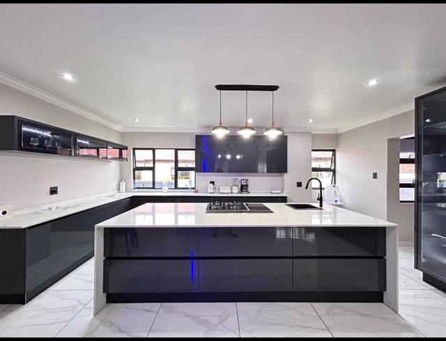 5 BEDROOM HOUSE FOR SALE IN SAVANNAH COUNTRY ESTATE